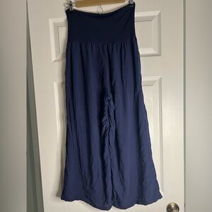 Tempo Paris Size Medium Navy Viscose Pants with pockets